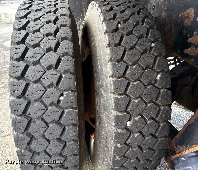 image for item EG8693 2009 International 7400 dump truck