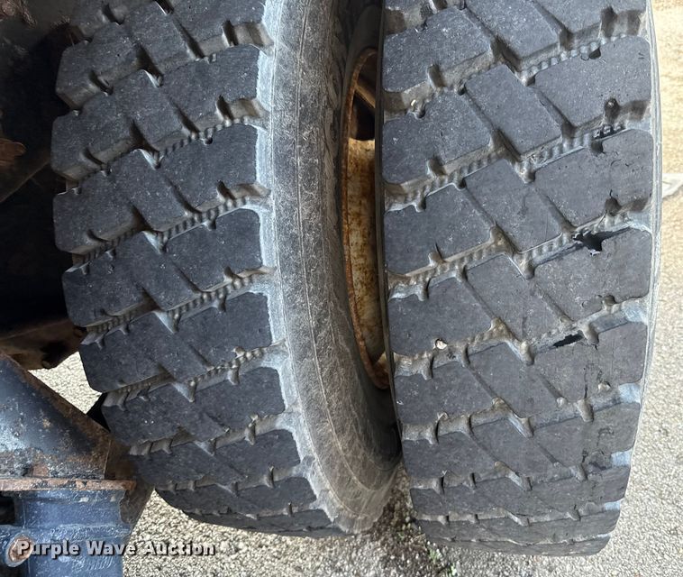 image for item EG8693 2009 International 7400 dump truck