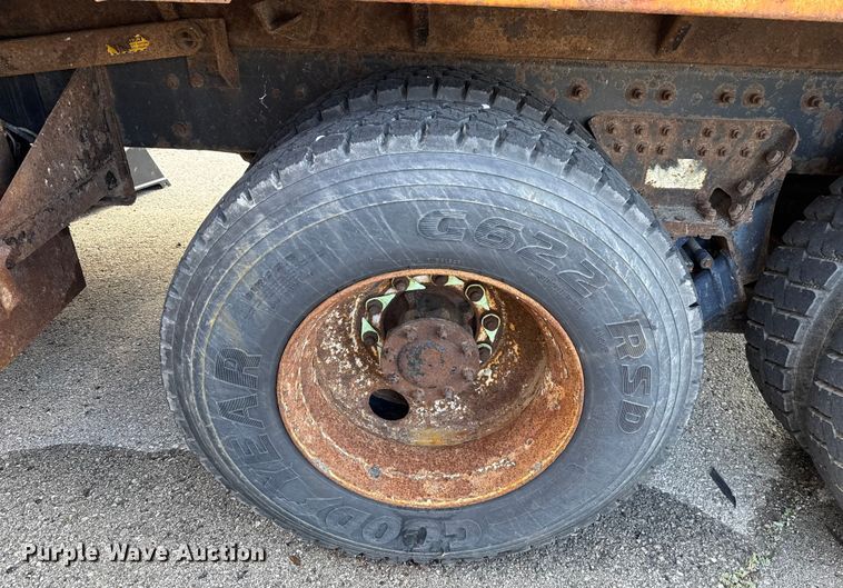 image for item EG8693 2009 International 7400 dump truck