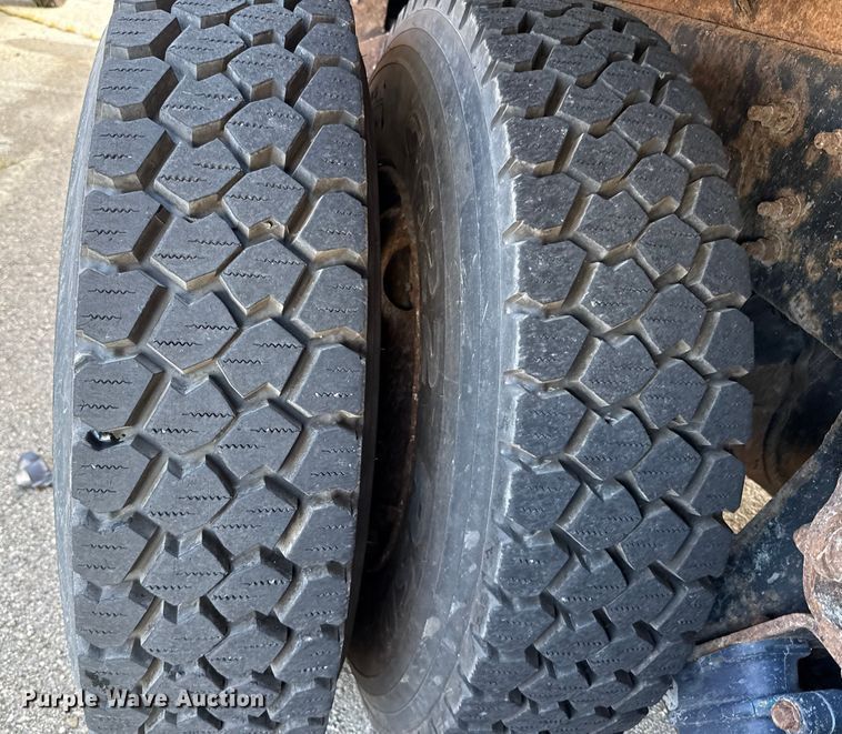 image for item EG8693 2009 International 7400 dump truck