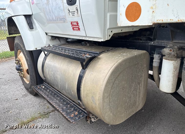 image for item EG8736 2012 International 7400 dump truck