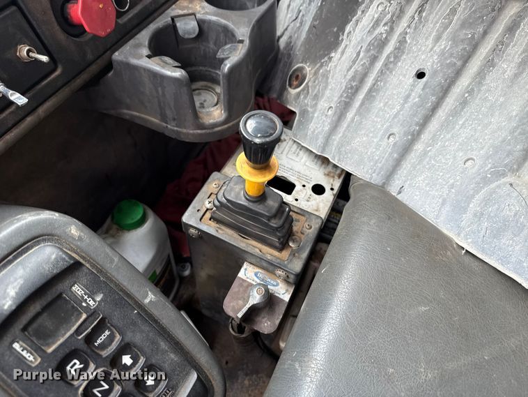 image for item EG8736 2012 International 7400 dump truck