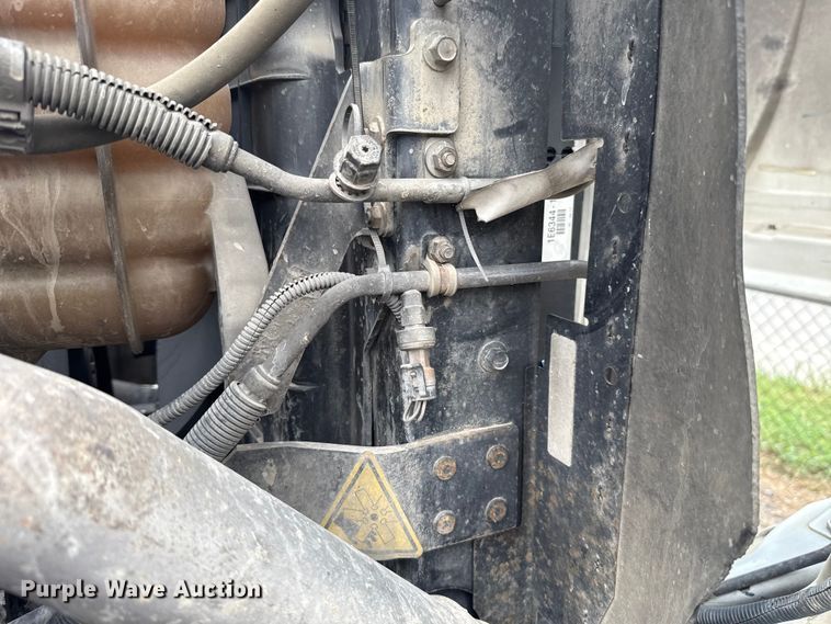 image for item EG8736 2012 International 7400 dump truck