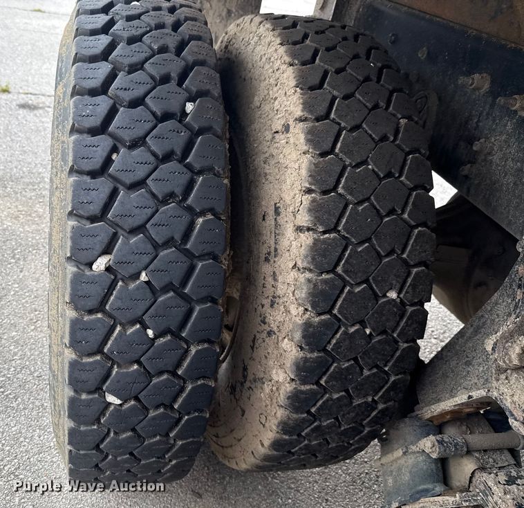 image for item EG8736 2012 International 7400 dump truck