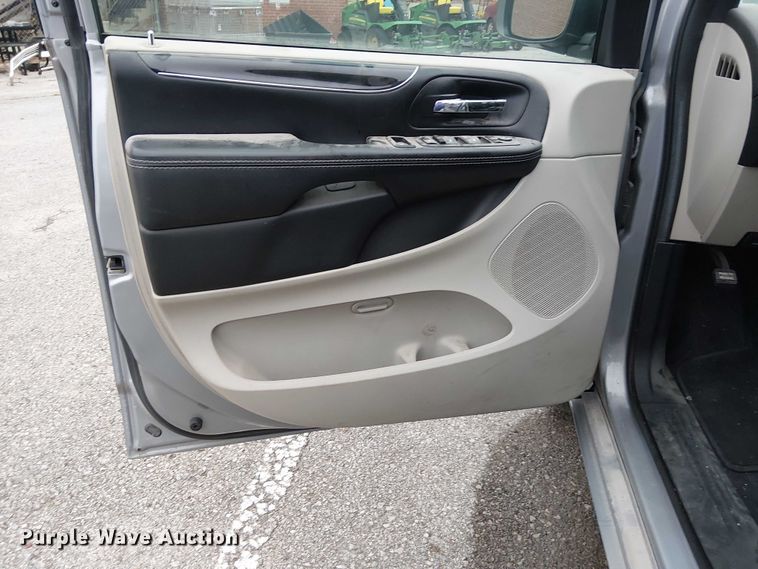 image for item EG8775 2017 Dodge Grand Caravan SXT van