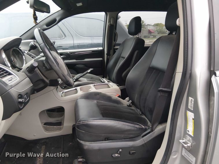 image for item EG8775 2017 Dodge Grand Caravan SXT van