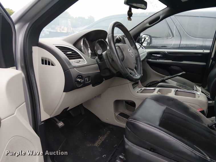 image for item EG8775 2017 Dodge Grand Caravan SXT van