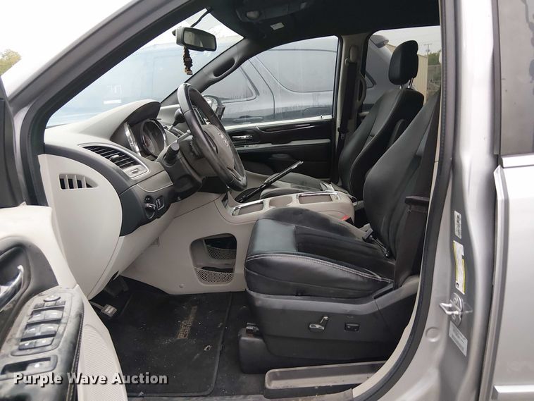 image for item EG8775 2017 Dodge Grand Caravan SXT van