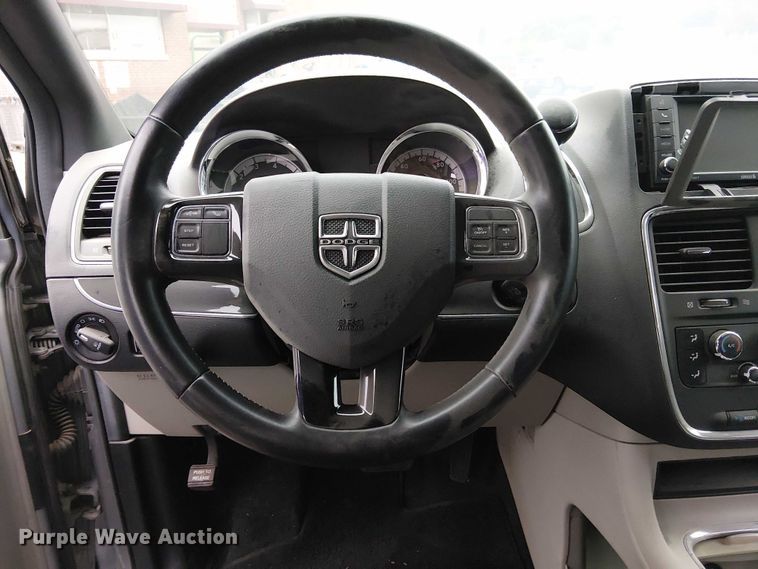 image for item EG8775 2017 Dodge Grand Caravan SXT van