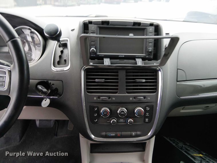 image for item EG8775 2017 Dodge Grand Caravan SXT van