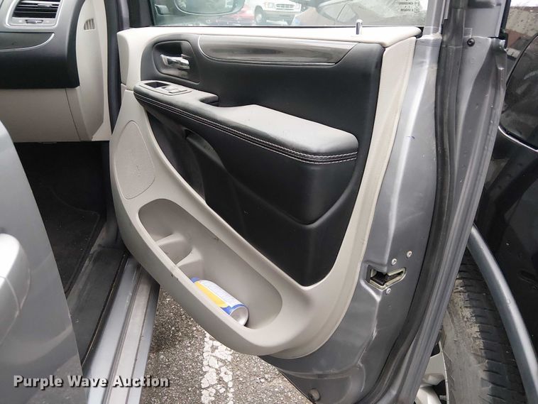 image for item EG8775 2017 Dodge Grand Caravan SXT van