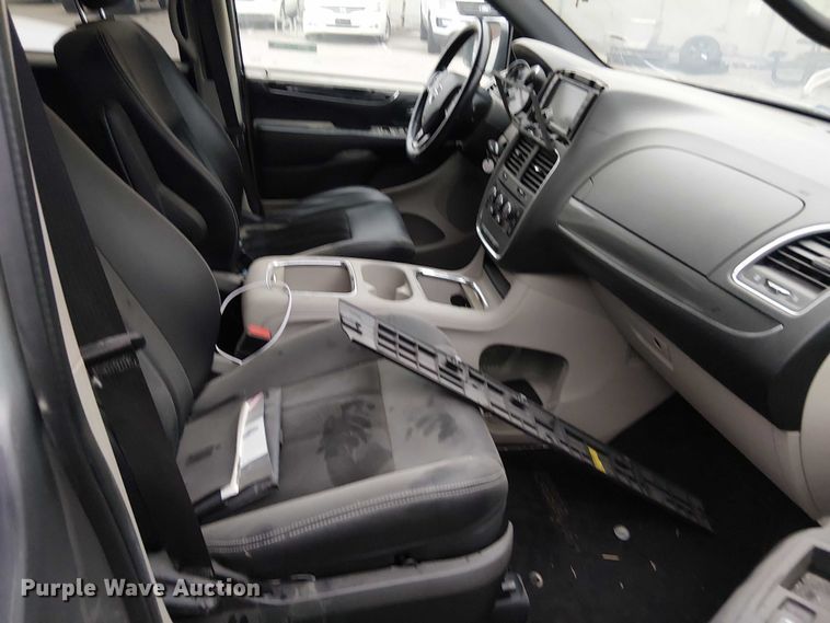 image for item EG8775 2017 Dodge Grand Caravan SXT van