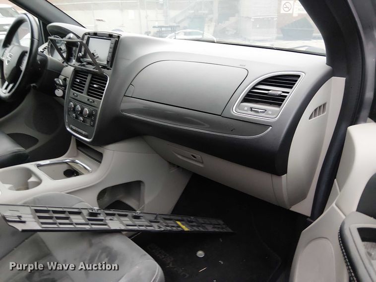 image for item EG8775 2017 Dodge Grand Caravan SXT van