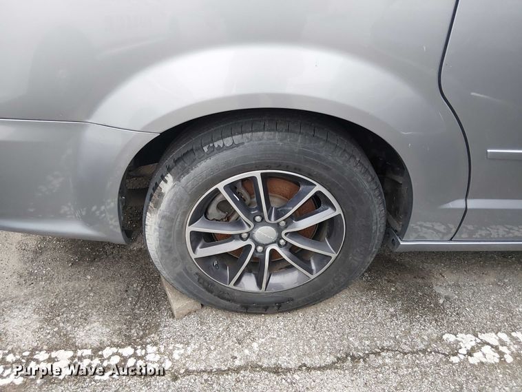 image for item EG8775 2017 Dodge Grand Caravan SXT van