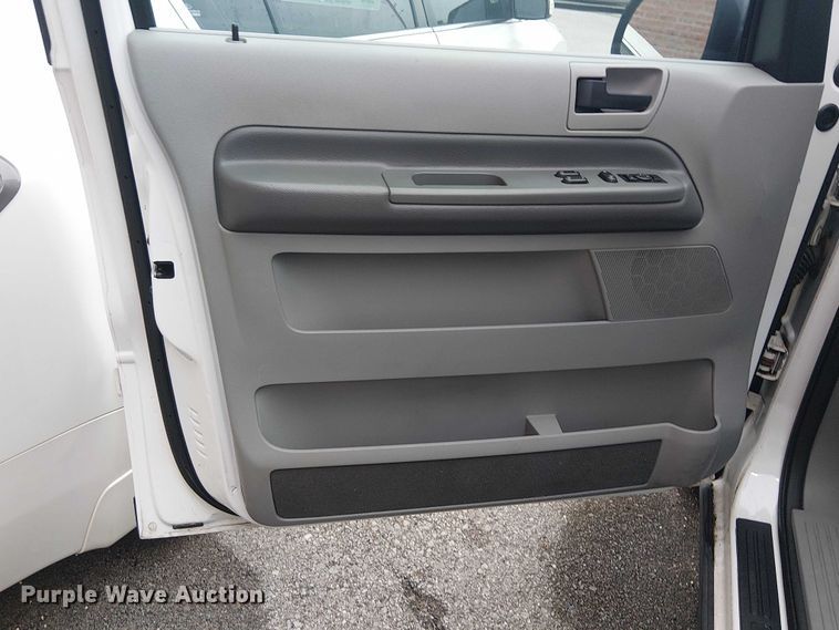 image for item EG8777 2004 Ford Freestar SES van