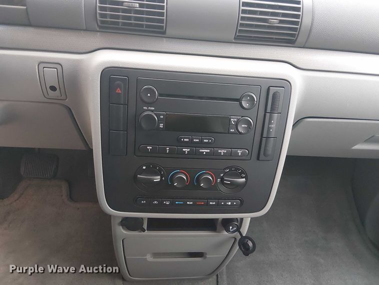 image for item EG8777 2004 Ford Freestar SES van