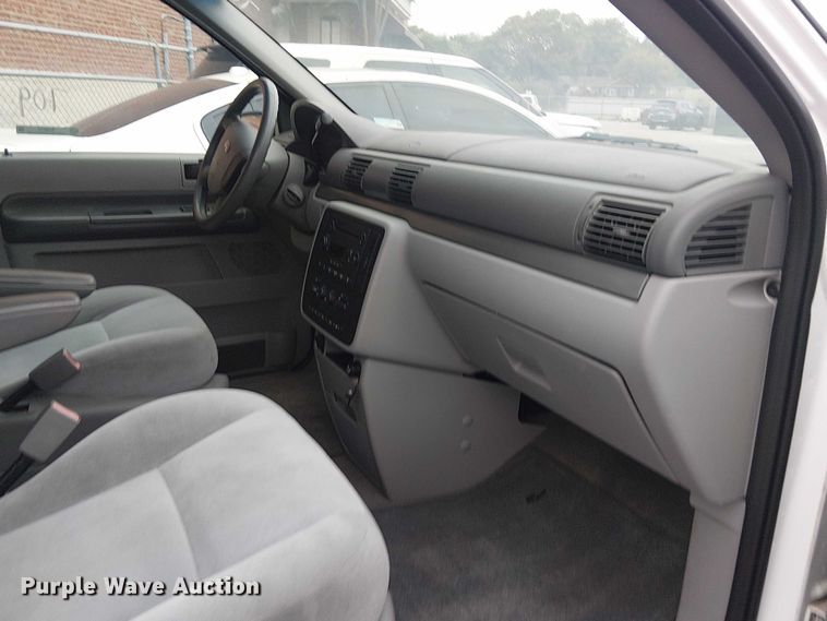 image for item EG8777 2004 Ford Freestar SES van