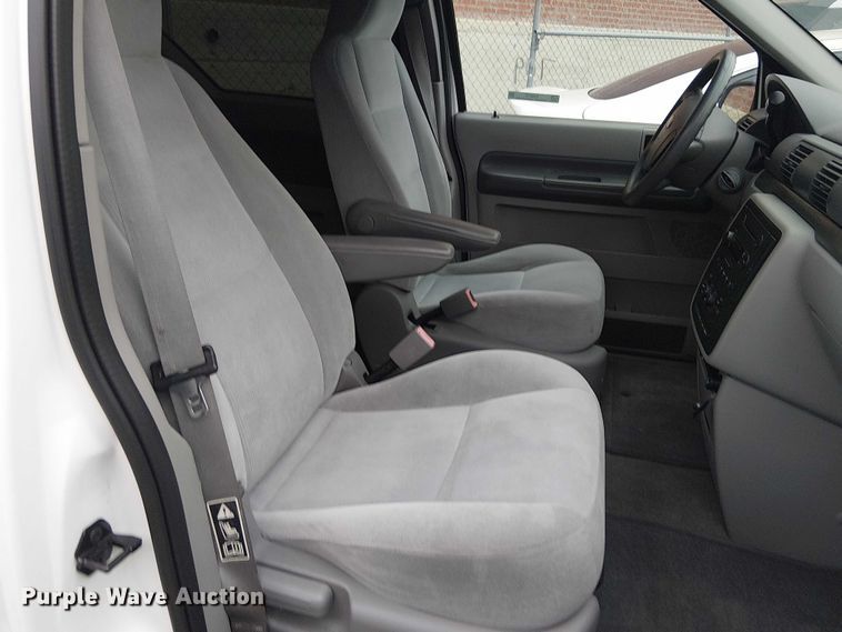 image for item EG8777 2004 Ford Freestar SES van