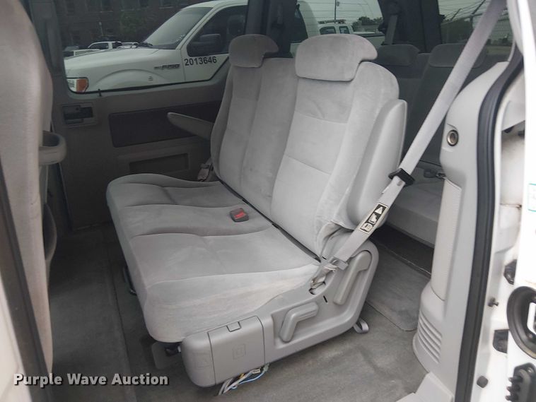 image for item EG8777 2004 Ford Freestar SES van