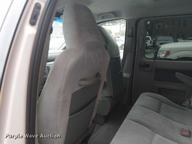 image for item EG8777 2004 Ford Freestar SES van