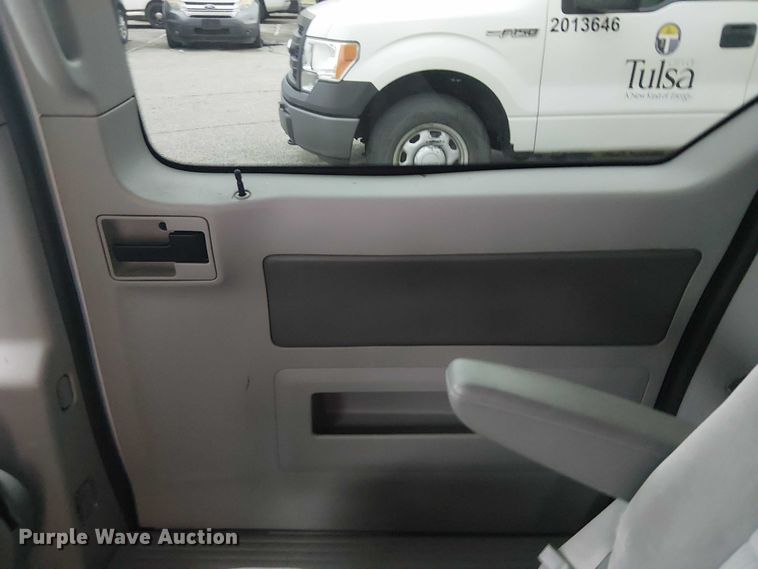 image for item EG8777 2004 Ford Freestar SES van