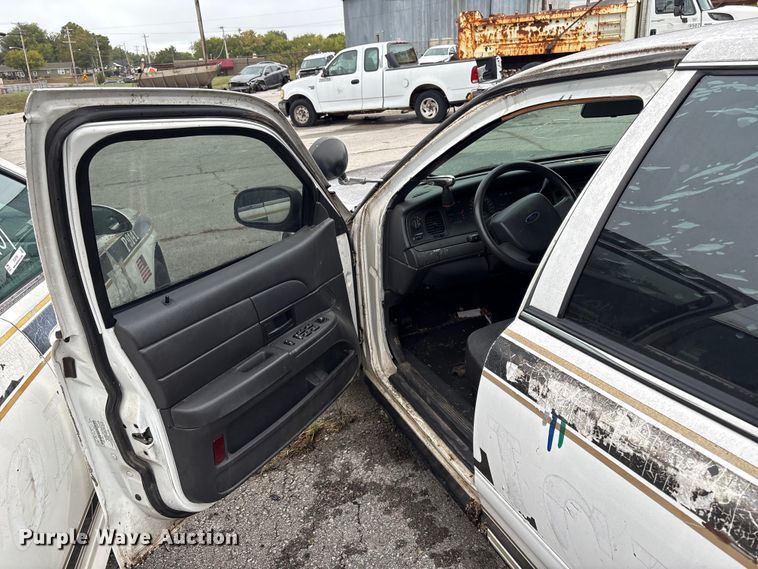 image for item EG8779 2005 Ford Crown Victoria Police Interceptor 