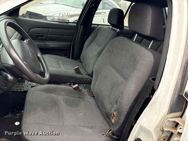 image for item EG8779 2005 Ford Crown Victoria Police Interceptor 