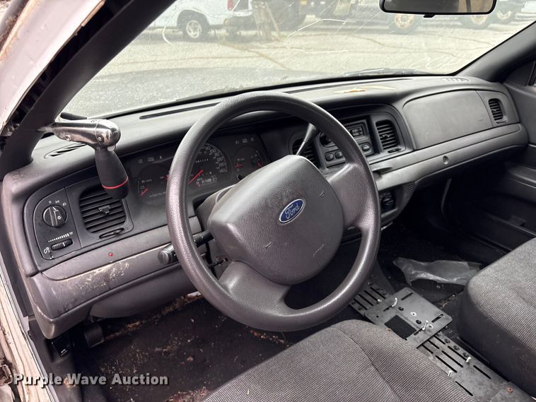 image for item EG8779 2005 Ford Crown Victoria Police Interceptor 