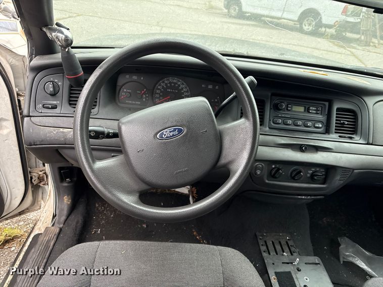 image for item EG8779 2005 Ford Crown Victoria Police Interceptor 