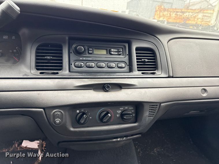 image for item EG8779 2005 Ford Crown Victoria Police Interceptor 