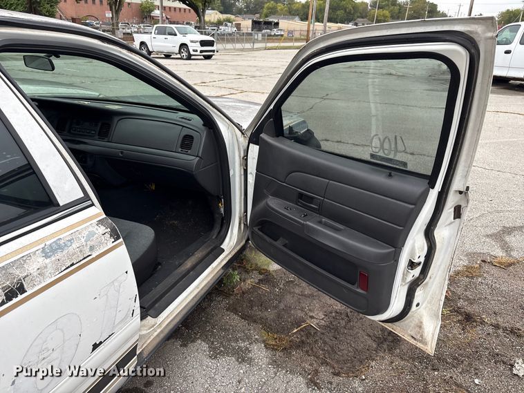 image for item EG8779 2005 Ford Crown Victoria Police Interceptor 