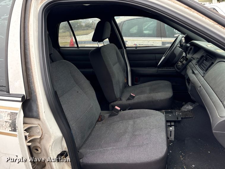image for item EG8779 2005 Ford Crown Victoria Police Interceptor 
