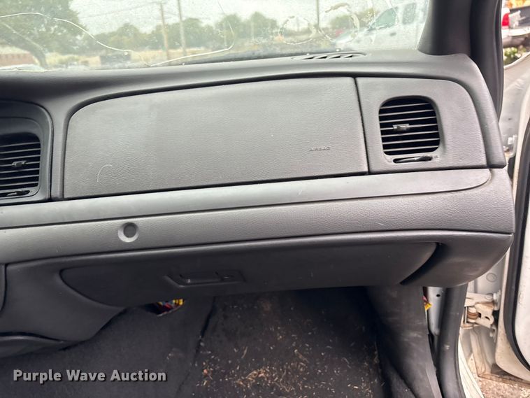 image for item EG8779 2005 Ford Crown Victoria Police Interceptor 