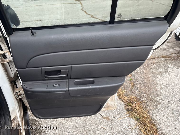 image for item EG8779 2005 Ford Crown Victoria Police Interceptor 