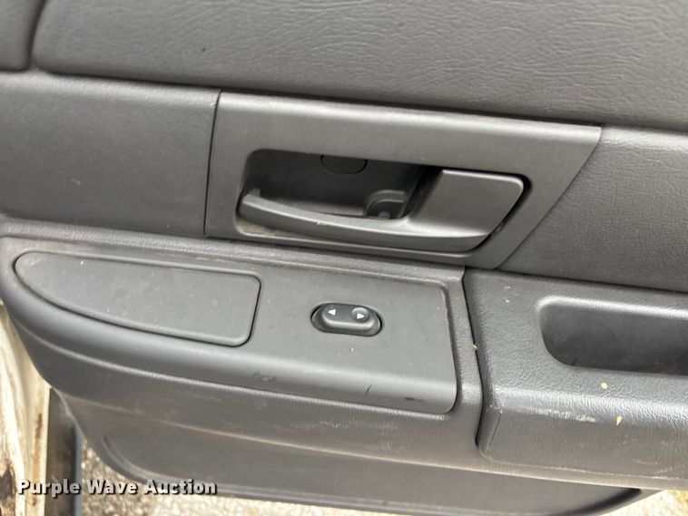 image for item EG8779 2005 Ford Crown Victoria Police Interceptor 