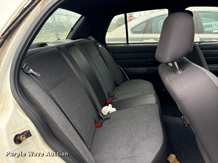 image for item EG8779 2005 Ford Crown Victoria Police Interceptor 