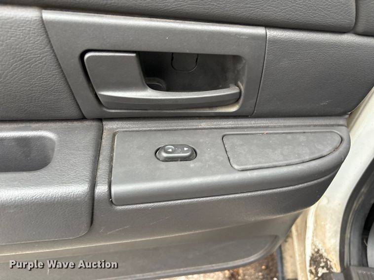 image for item EG8779 2005 Ford Crown Victoria Police Interceptor 