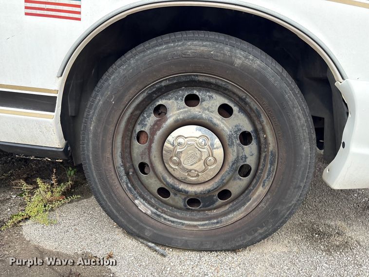 image for item EG8779 2005 Ford Crown Victoria Police Interceptor 