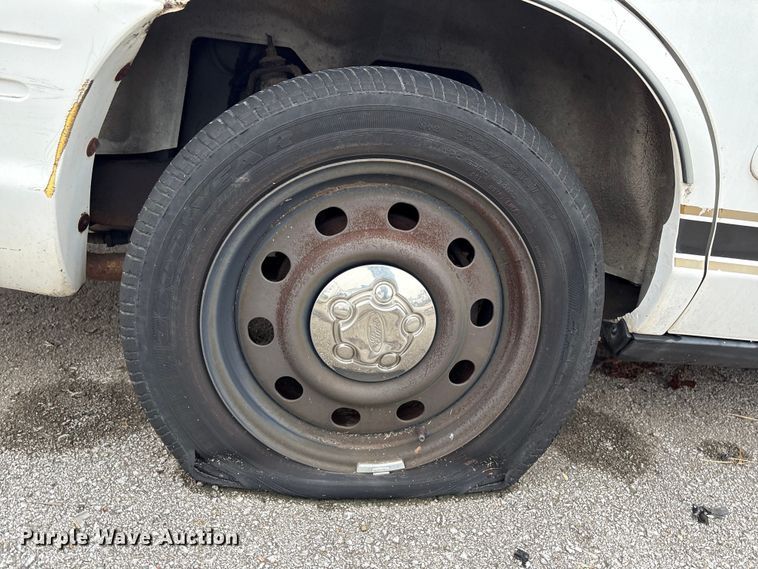 image for item EG8779 2005 Ford Crown Victoria Police Interceptor 