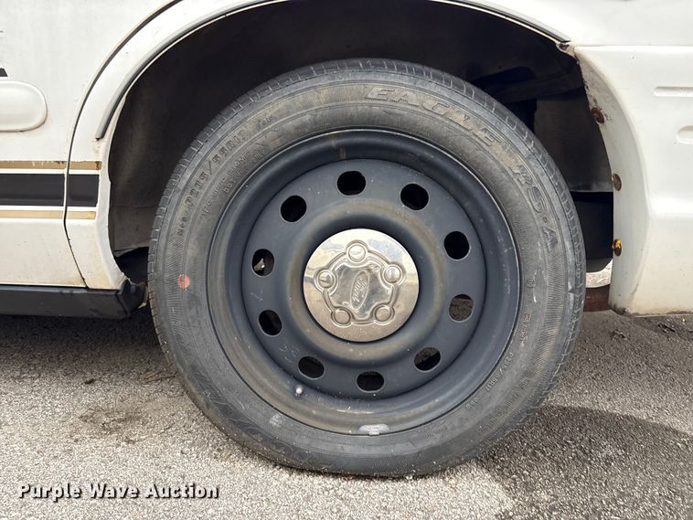 image for item EG8779 2005 Ford Crown Victoria Police Interceptor 