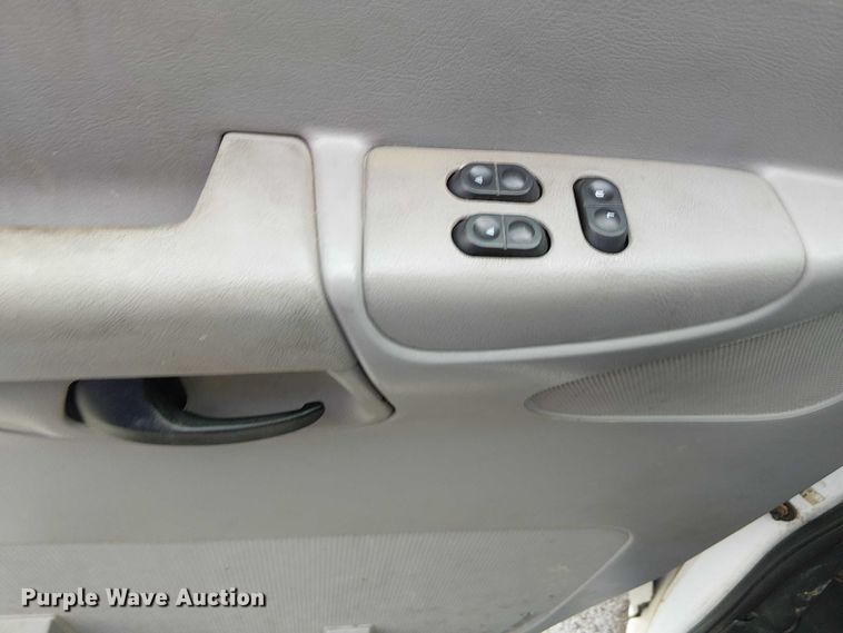 image for item EG8785 2002 Ford E150 van