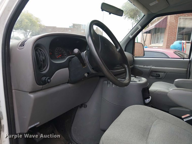 image for item EG8785 2002 Ford E150 van