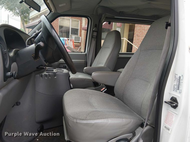 image for item EG8785 2002 Ford E150 van