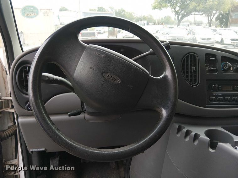 image for item EG8785 2002 Ford E150 van