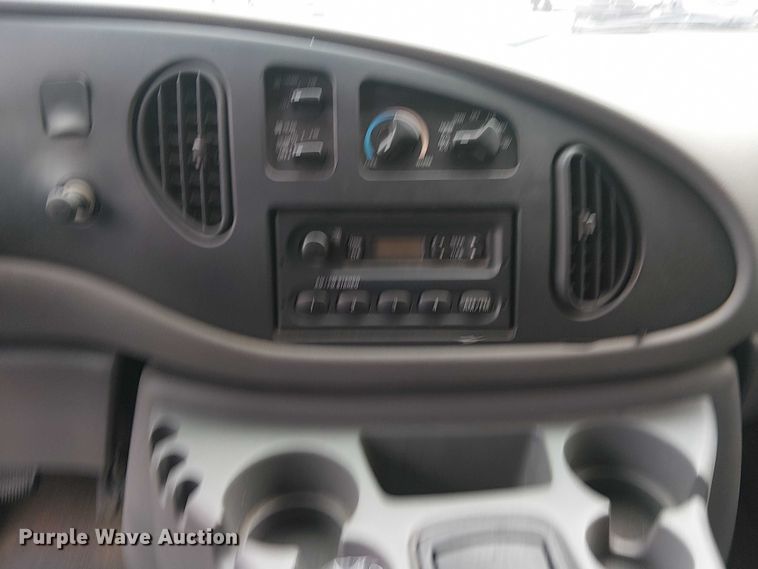 image for item EG8785 2002 Ford E150 van