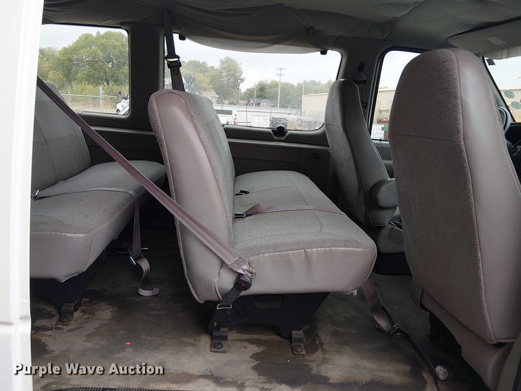 image for item EG8785 2002 Ford E150 van