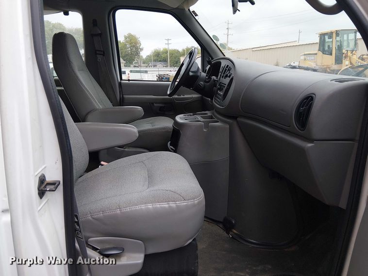 image for item EG8785 2002 Ford E150 van