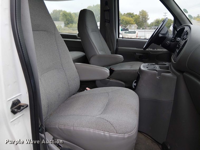image for item EG8785 2002 Ford E150 van