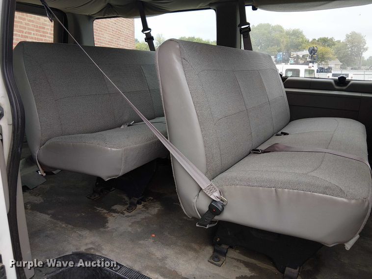 image for item EG8785 2002 Ford E150 van