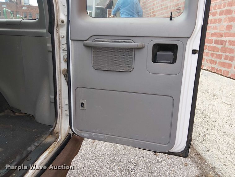 image for item EG8785 2002 Ford E150 van